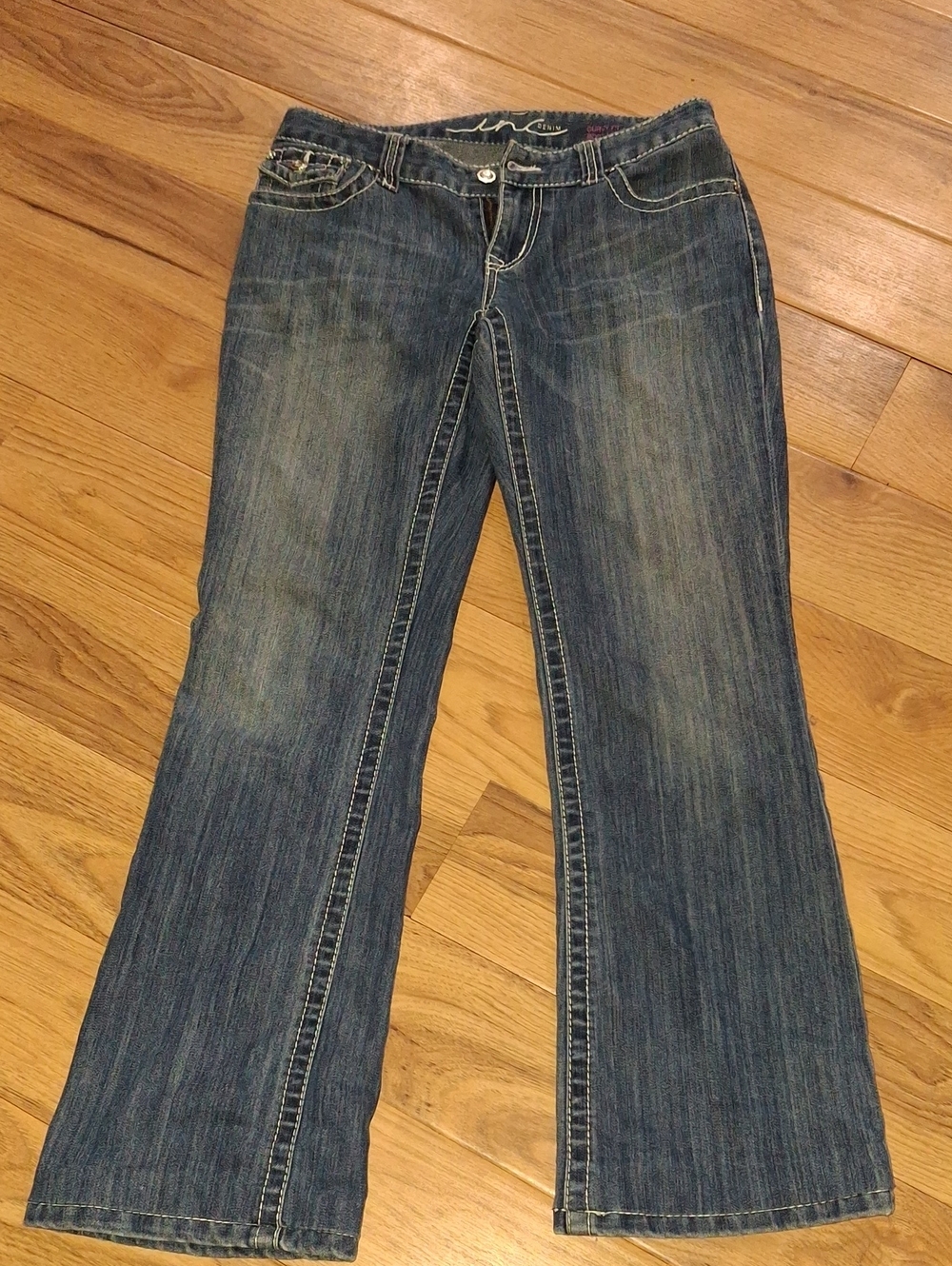 Women's Pocket Studded Flare Blue Jeans - Classic Mid Wash Bootleg Curvy Fit